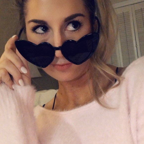 Meet your Posher, Kelcie - Picture 2 of 5